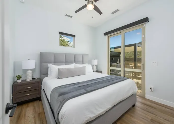 Luxe Retreat Private Heated Pool Views *